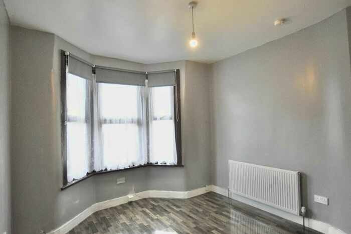 2 Bedroom Flat To Rent In Creighton Avenue, East Ham, E6
