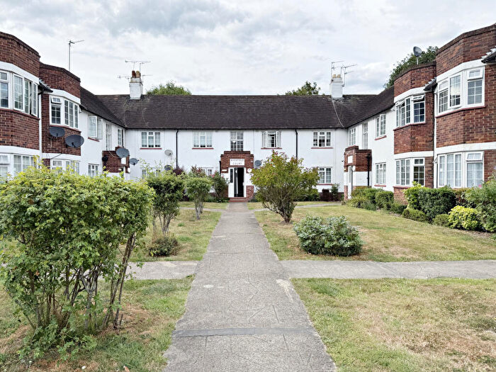 2 Bedroom Flat To Rent In Buckfield Court, Bathurst Walk, Iver, SL0