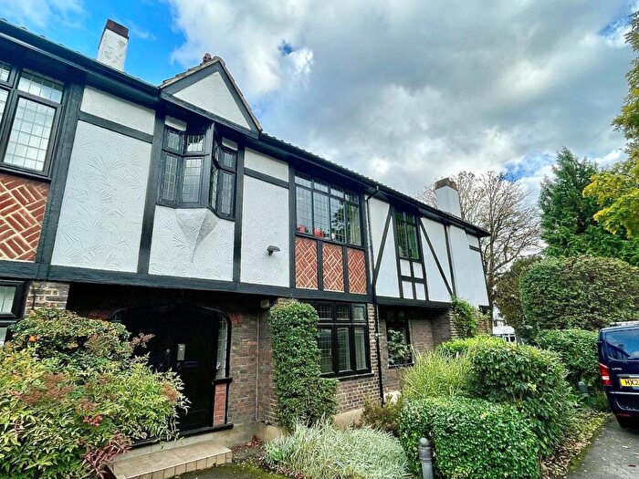 3 Bedroom Flat For Sale In A The Avenue, Beckenham, BR3