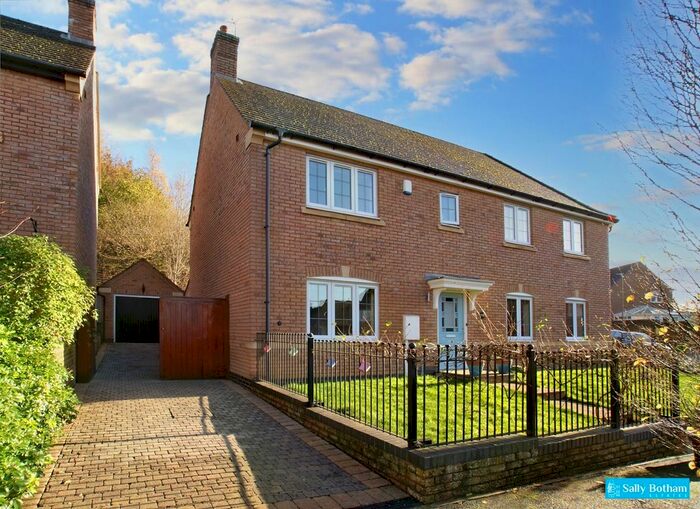 Houses for sale & to rent in DE4 3JJ, Smedley Street, Matlock All