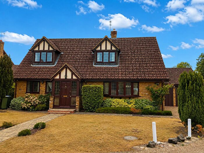 4 Bedroom Detached House For Sale In Ashwood Park, Fetcham, KT22
