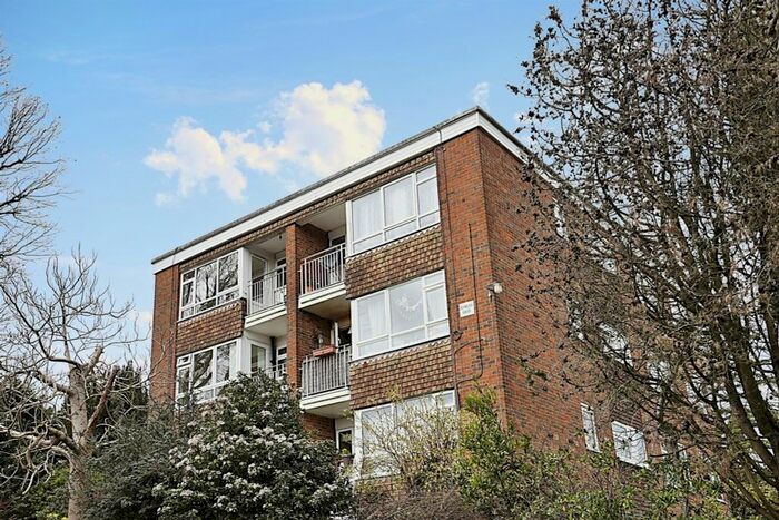 2 Bedroom Flat To Rent In Chilston Road, Tunbridge Wells, TN4