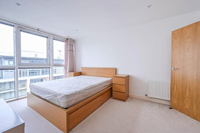 2 Bedroom Flat For Sale In Western Gateway, Royal Docks, London, E16