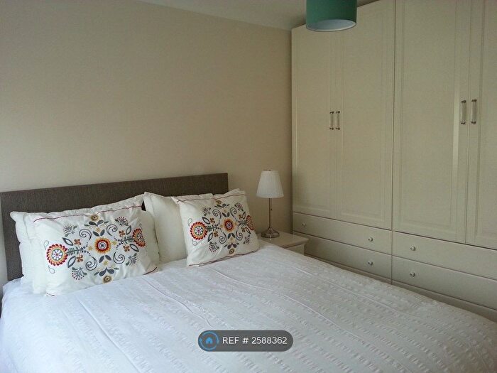 2 Bedroom Flat To Rent In Ladbroke Grove, London, W10