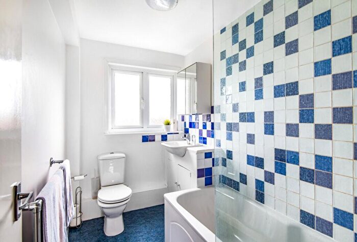 2 Bedroom Apartment To Rent In Fernlea Road, Balham, SW12