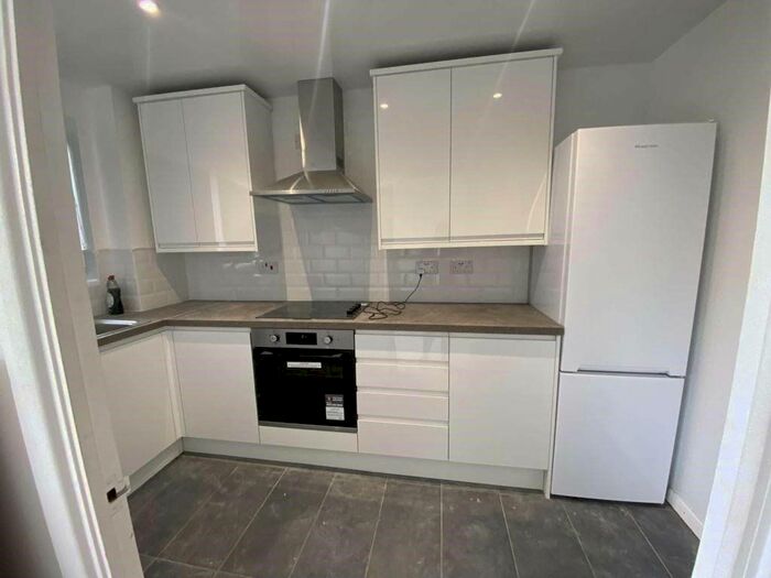 1 Bedroom Flat To Rent In Burket Close, Southall, UB2