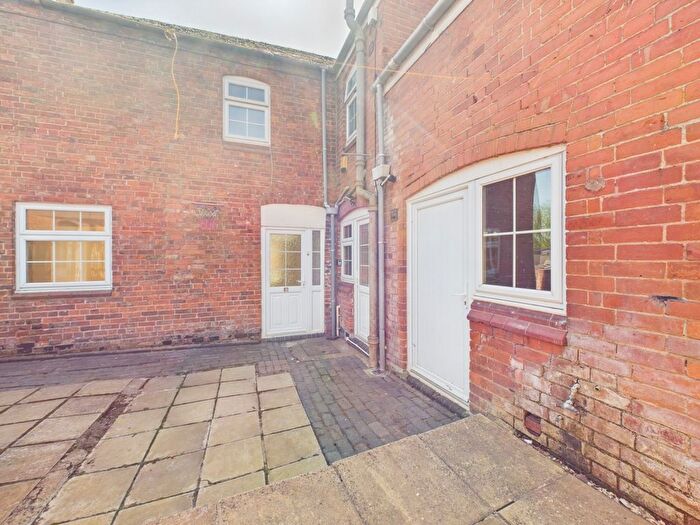 3 Bedroom Semi-Detached House To Rent In Swilgate Road, Tewkesbury, Gloucestershire, GL20