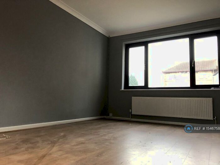 3 Bedroom Semi-Detached House To Rent In Markham Square, Edlington, Doncaster, DN12