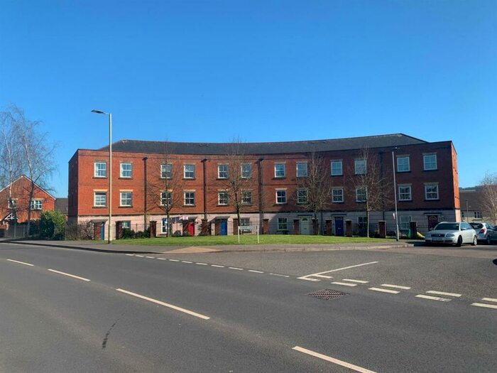 2 Bedroom Flat To Rent In Fairby Close, Tiverton, EX16