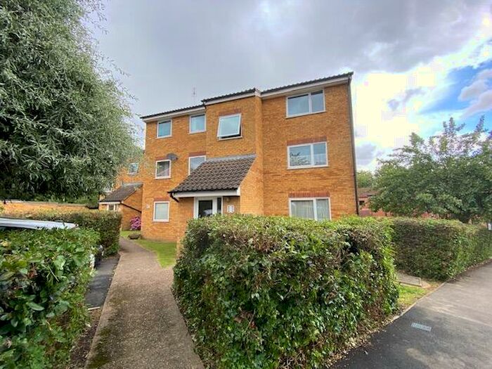 1 Bedroom Apartment To Rent In Valley Green, Hemel Hempstead, HP2