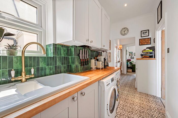 1 Bedroom Flat For Sale In Ewell Road, Surbiton, KT6