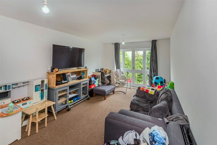 1 Bedroom Flat To Rent In Tower Mansions, Grange Road, Bermondsey, SE1