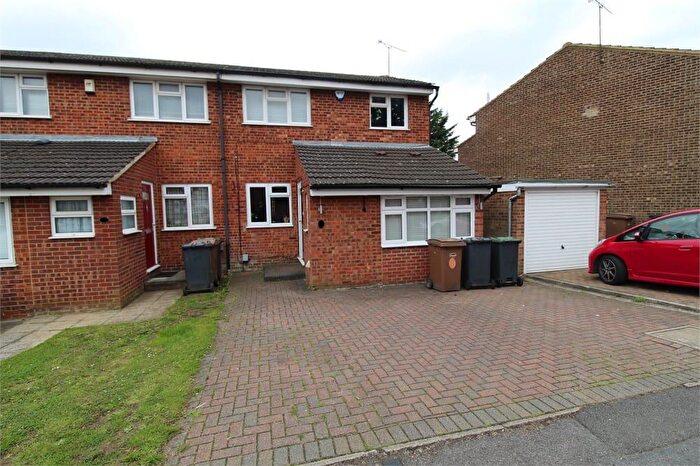 4 Bedroom Semi-Detached House To Rent In Wolston Close, Luton, LU1