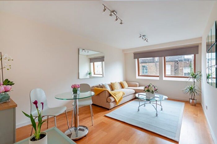 1 Bedroom Flat To Rent In Glenthorne Road, Brackenbury Village, Hammersmith, W6