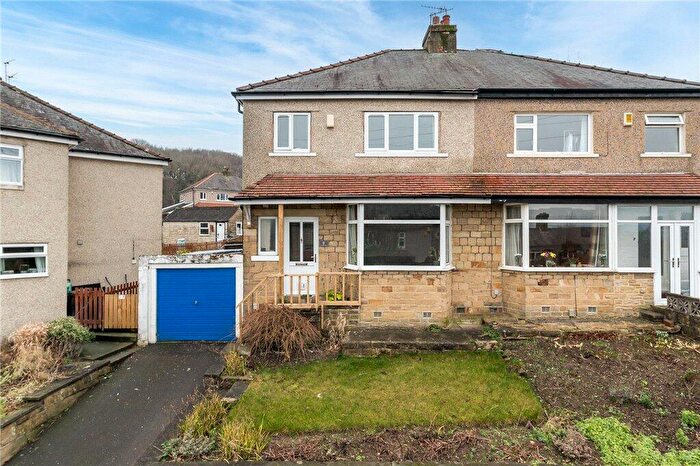 3 Bedroom Semi Detached House For Sale In Lindisfarne Road, Shipley, West Yorkshire, BD18