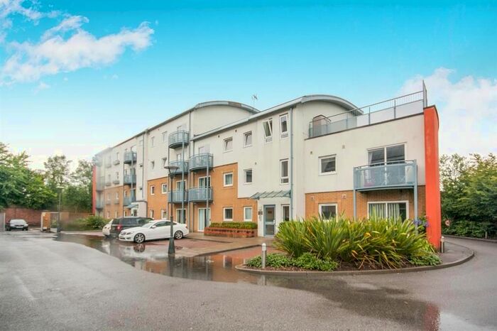 2 Bedroom Flat To Rent In Trafalgar Gardens, Crawley, RH10