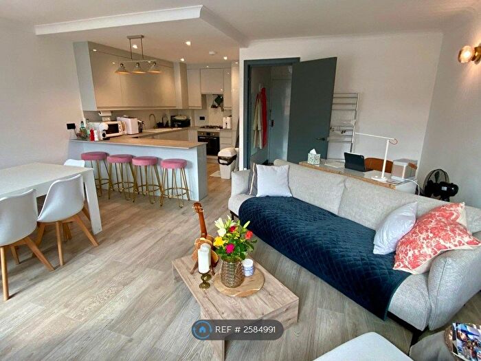 3 Bedroom Maisonette To Rent In Portland House, London, NW8