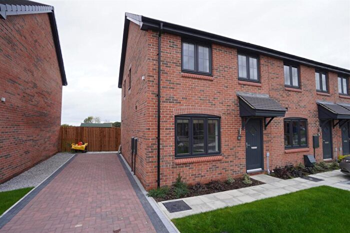 3 Bedroom Town House To Rent In Pooley Avenue, Howden, DN14