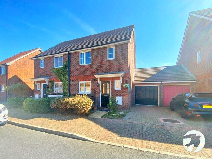 3 Bedroom Semi-Detached House To Rent In Pochard Close, St. Marys Island, Chatham, Kent, ME4