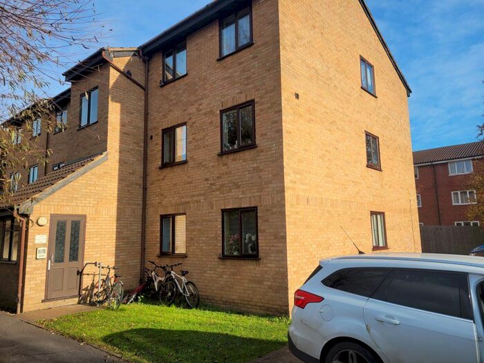2 Bedroom Flat To Rent In Millhaven Close, Chadwell Heath, Romford, RM6
