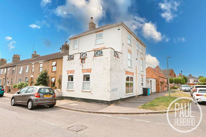 4 Bedroom End Terrace House For Sale In Florence Road, Pakefield, NR33