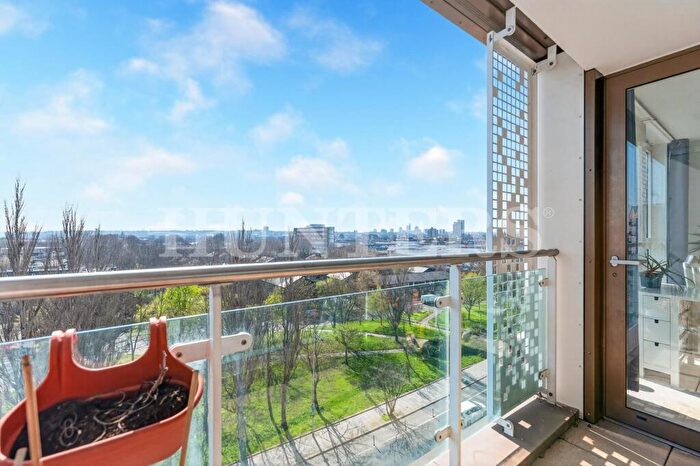 1 Bedroom Flat For Sale In Ferry Lane, London, N17