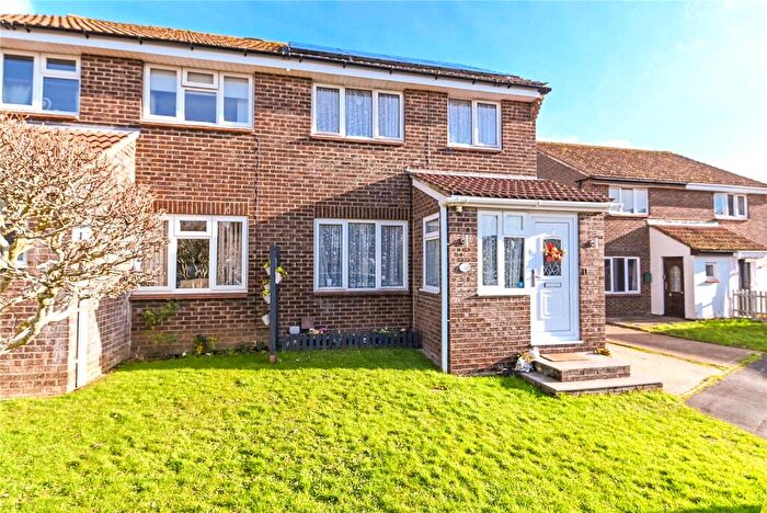 3 Bedroom Semi-Detached House For Sale In Balmoral Walk, New Milton, Hampshire, BH25