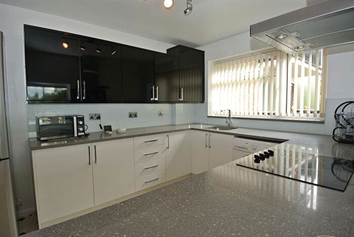 2 Bedroom Flat To Rent In Fordbridge Road, Ashford, TW15
