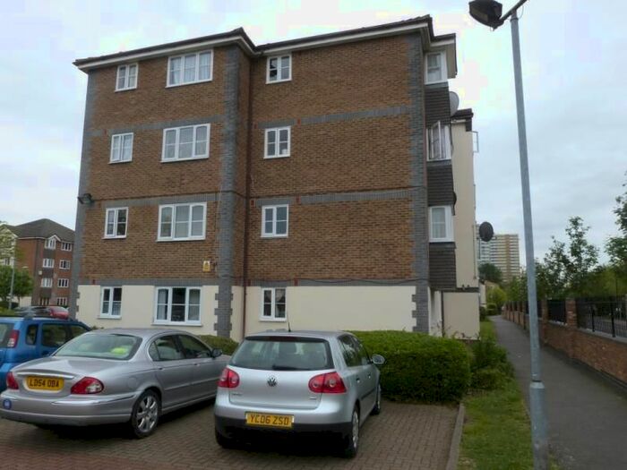 2 Bedroom Flat To Rent In South Street, Enfield, EN3