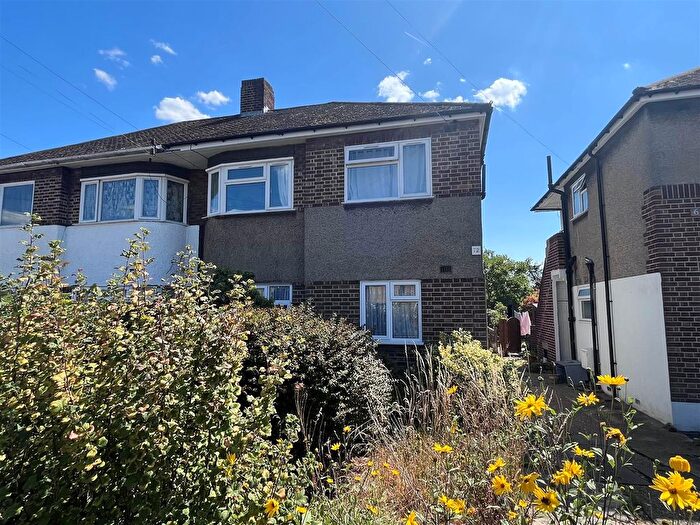 2 Bedroom Maisonette For Sale In Redfern Avenue, Whitton, Hounslow, TW4