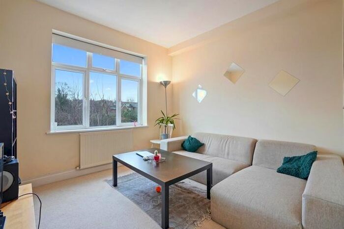 3 Bedroom Flat To Rent In Craven Avenue, London, W5