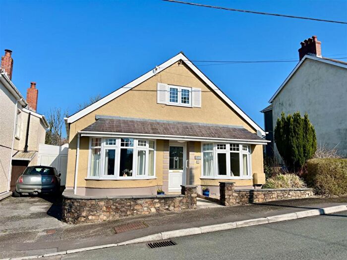 4 Bedroom Detached Bungalow For Sale In Glynhir Road, Llandybie, Ammanford, SA18