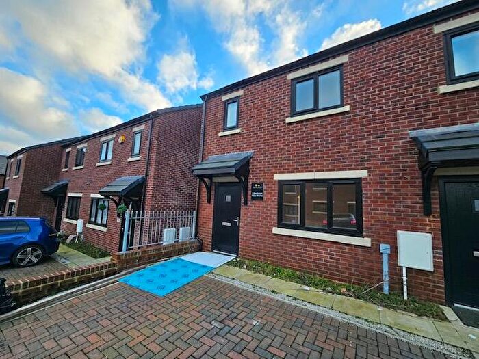 3 Bedroom Mews To Rent In Acre Close, Halifax, West Yorkshire, HX3