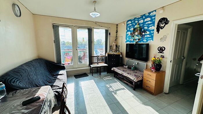 2 Bedroom Flat For Sale In King George Crescent, Wembley, HA0