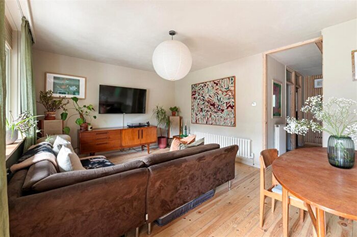 3 Bedroom Flat For Sale In Shelley Court, Leyton, E10