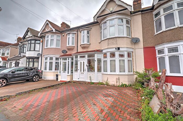 4 Bedroom Terraced House For Sale In Dawlish Drive, Ilford, IG3
