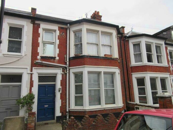 Studio To Rent In Marine Avenue, Westcliff-On-Sea, SS0