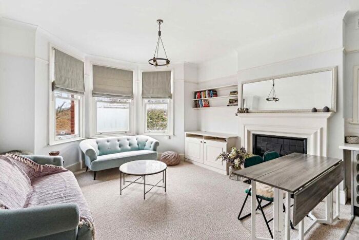 1 Bedroom Flat For Sale In Bedford Hill, Balham, SW12