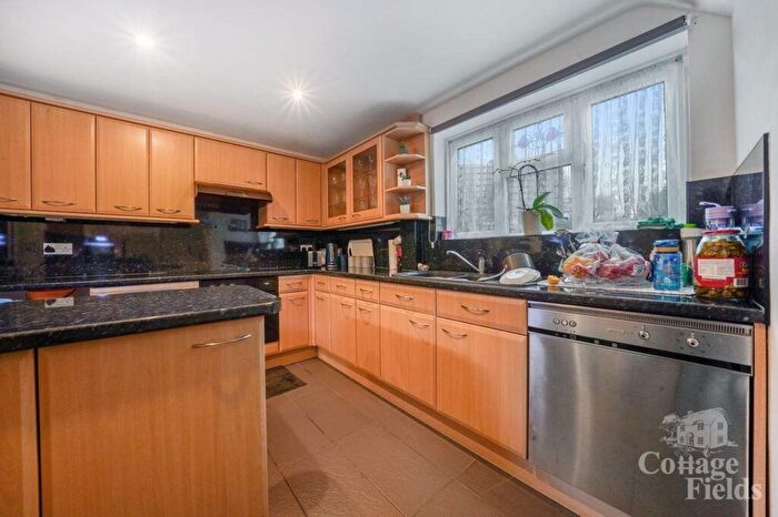 3 Bedroom End Terrace House For Sale In Brigadier Hill, Enfield, London, EN2