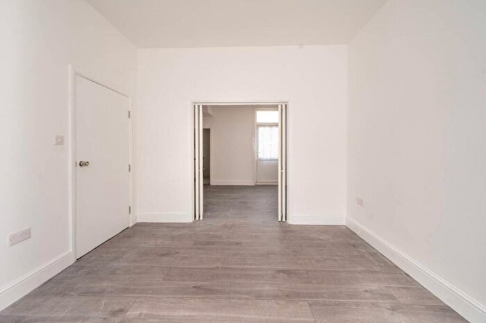 4 Bedroom Terraced House To Rent In Pulleyns Avenue, East Ham, London, E6