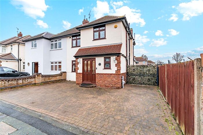 3 Bedroom Semi Detached House For Sale In Lancaster Drive, Hornchurch, RM12