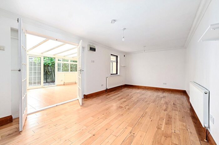 3 Bedroom Bungalow For Sale In Ashford, Surrey, TW15
