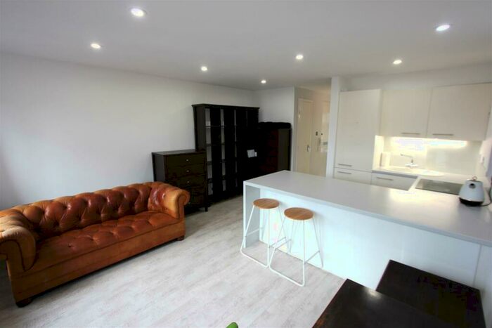 1 Bedroom Flat To Rent In Discovery Walk, London, E1W