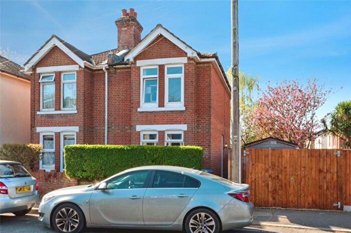 3 Bedroom End Of Terrace House For Sale In Porchester Road, Southampton, Hampshire, SO19