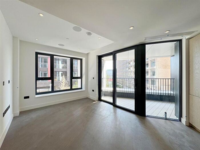 1 Bedroom Apartment To Rent In One Linear Place, London Square Nine Elms, SW11