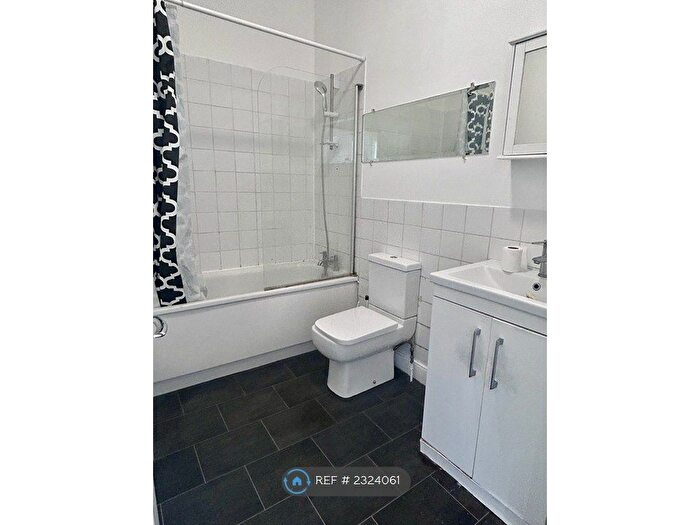 2 Bedroom Flat To Rent In Selhurst Road, London, SE25