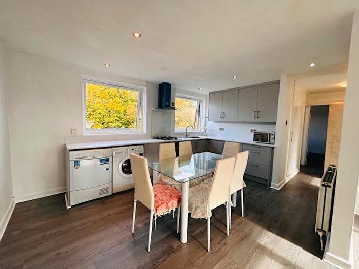 3 Bedroom Apartment To Rent In Blenheim Road, Maidenhead, SL6