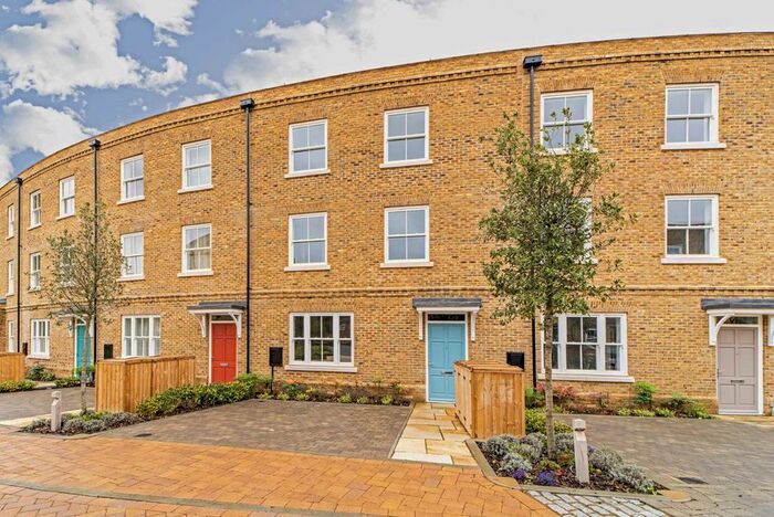 5 Bedroom Property To Rent In Barrons Chase, Richmond, TW10