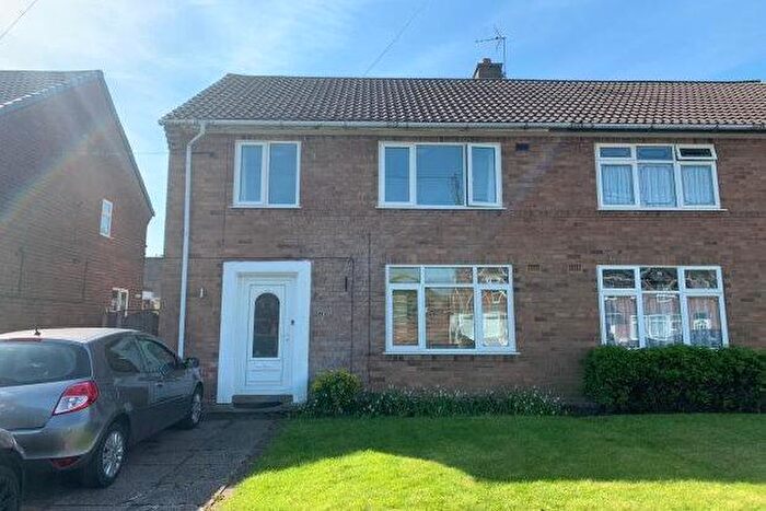 3 Bedroom Semi-Detached House To Rent In Bonner Grove, Walsall, WS9
