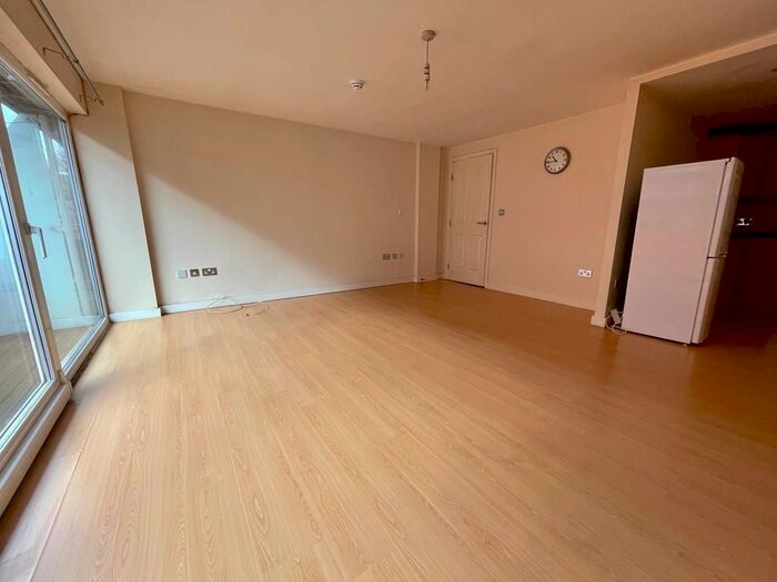 2 Bedroom Flat To Rent In Concord Street, Leeds, LS2